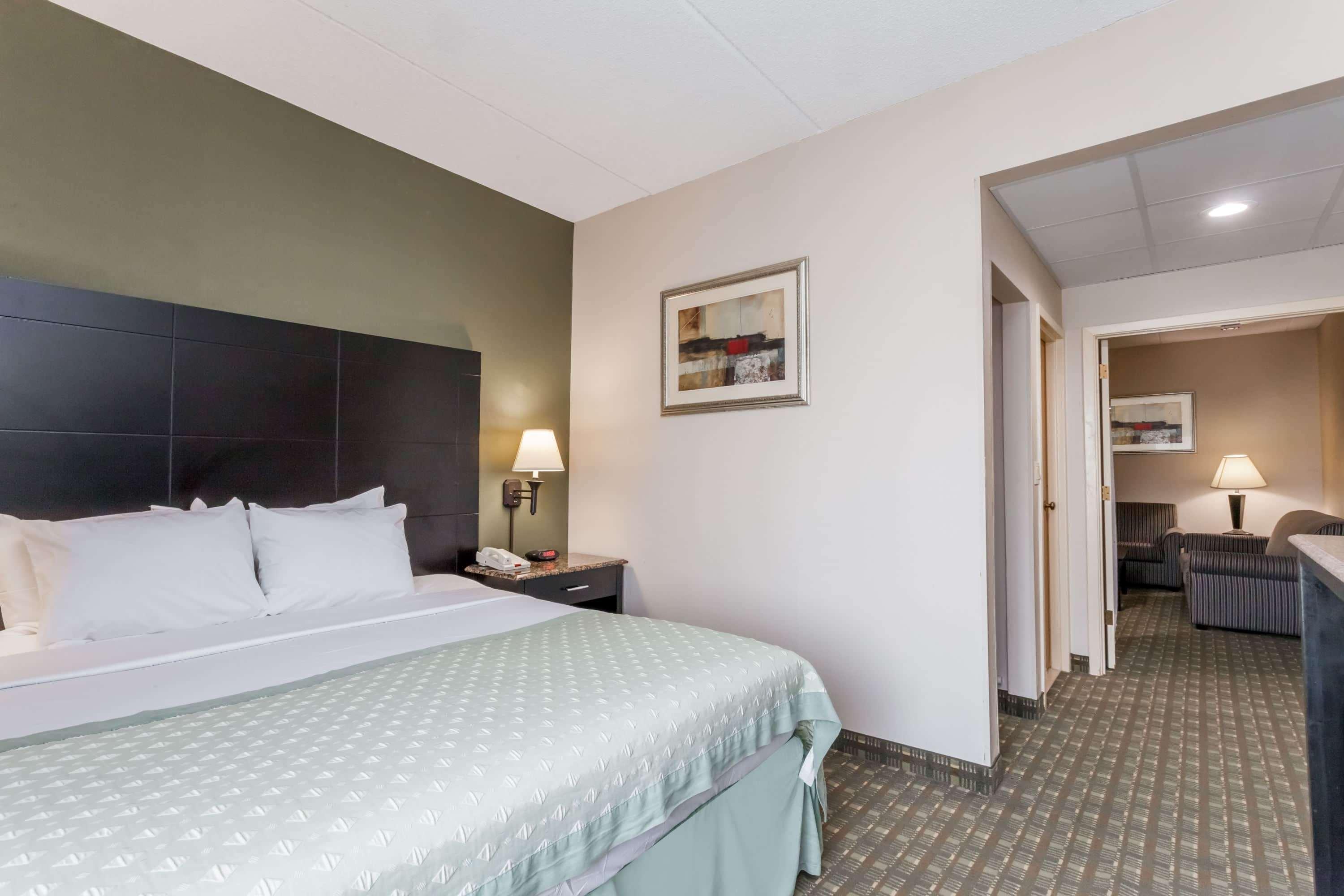 Hotel Ramada By Wyndham Newburgh/West Point Extérieur photo