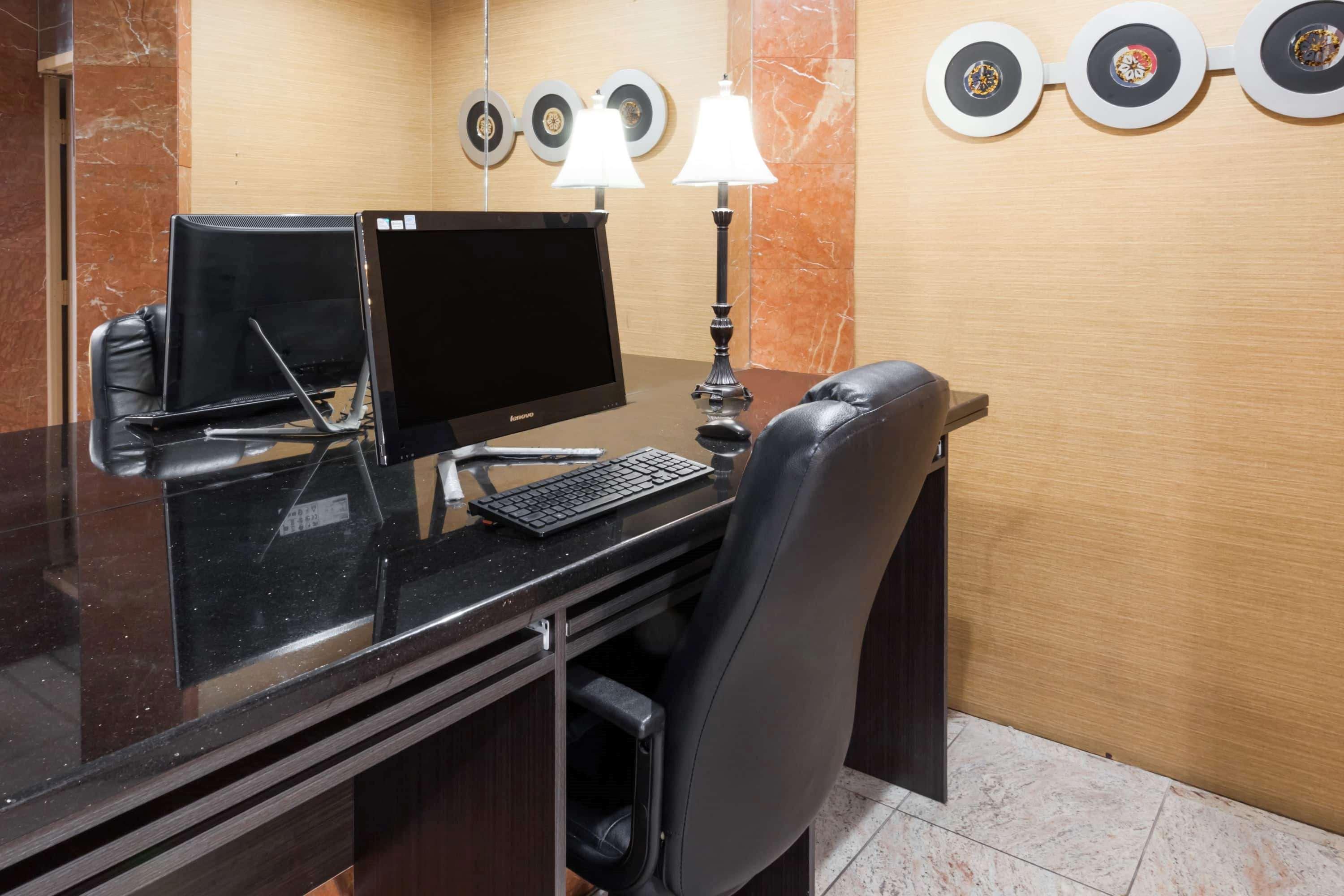 Hotel Ramada By Wyndham Newburgh/West Point Extérieur photo