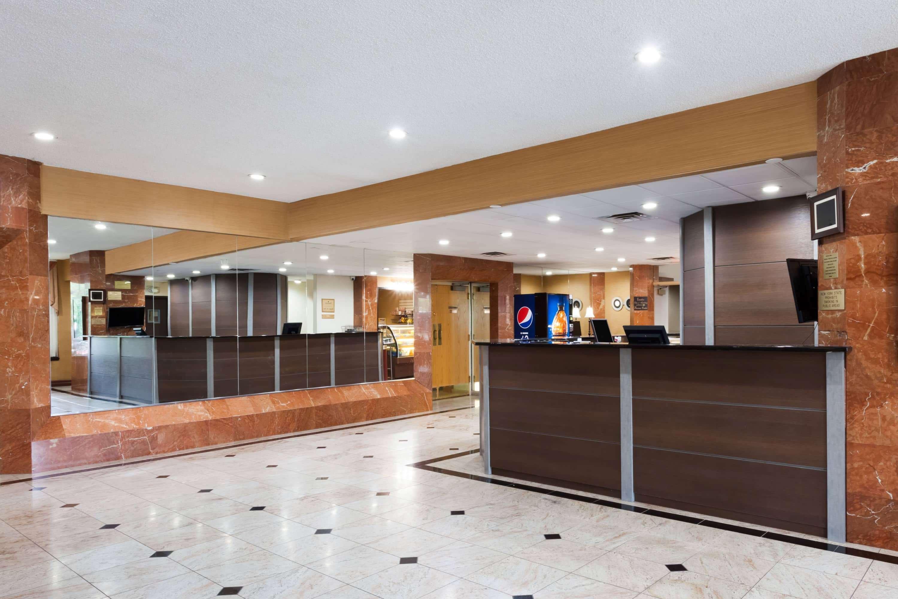 Hotel Ramada By Wyndham Newburgh/West Point Extérieur photo