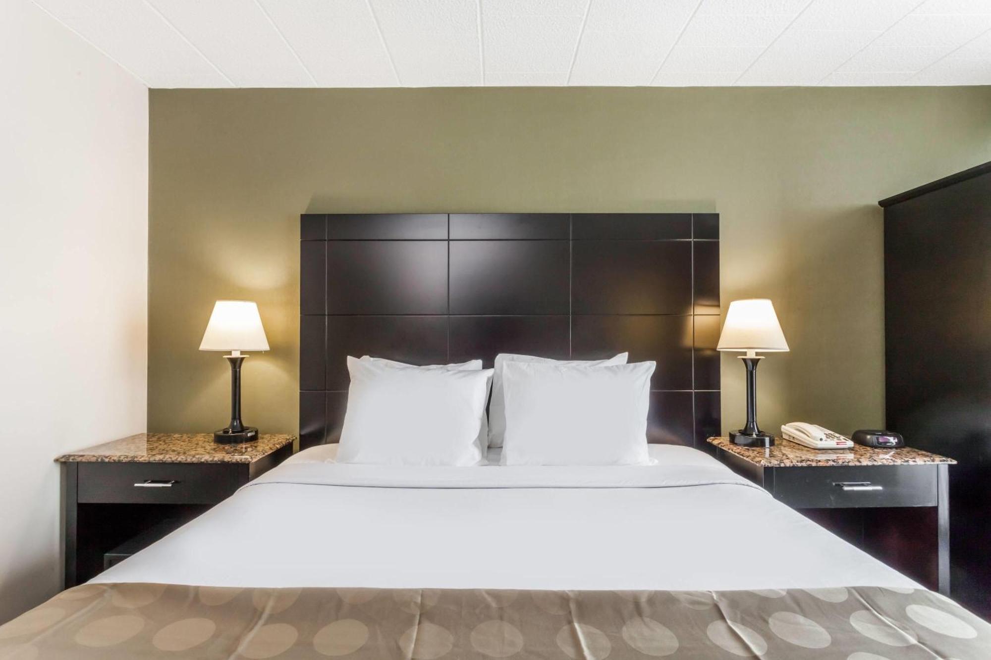 Hotel Ramada By Wyndham Newburgh/West Point Extérieur photo
