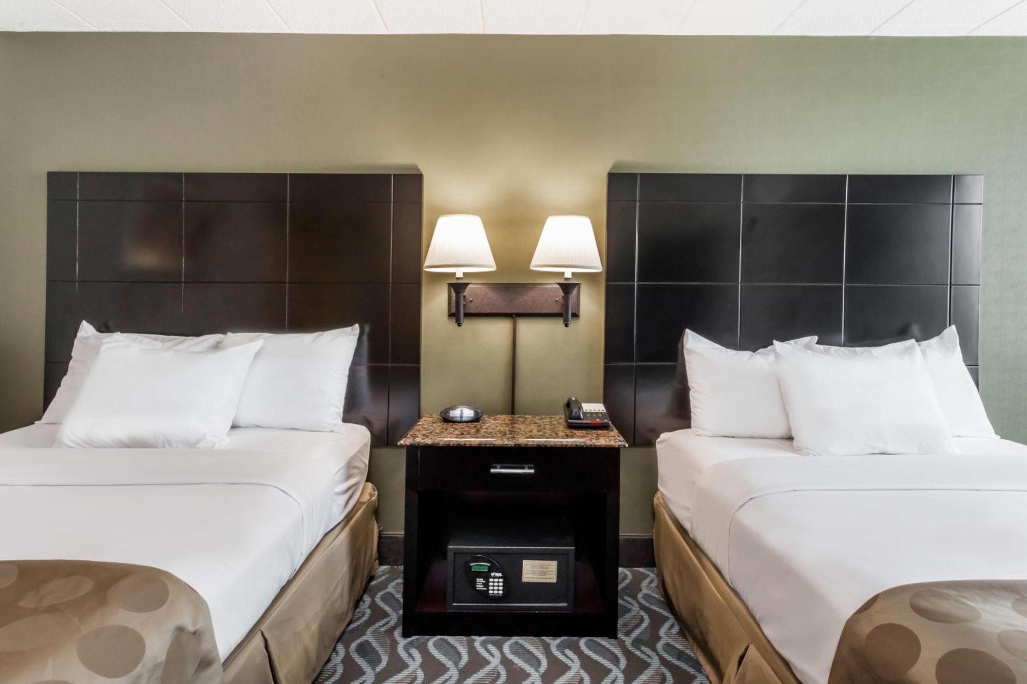 Hotel Ramada By Wyndham Newburgh/West Point Extérieur photo