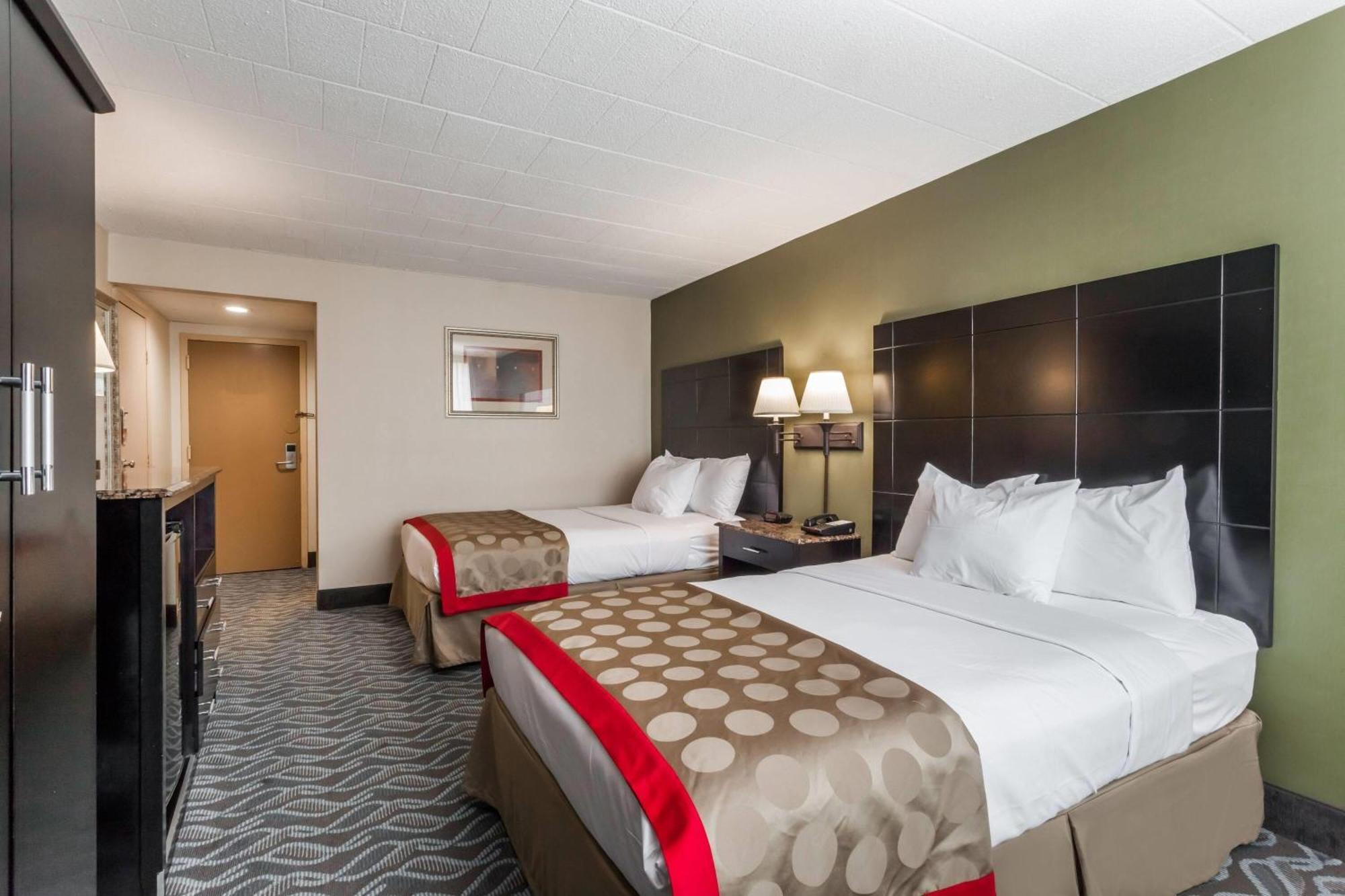 Hotel Ramada By Wyndham Newburgh/West Point Extérieur photo
