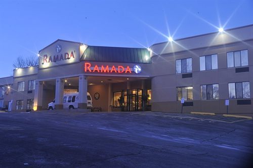 Hotel Ramada By Wyndham Newburgh/West Point Extérieur photo